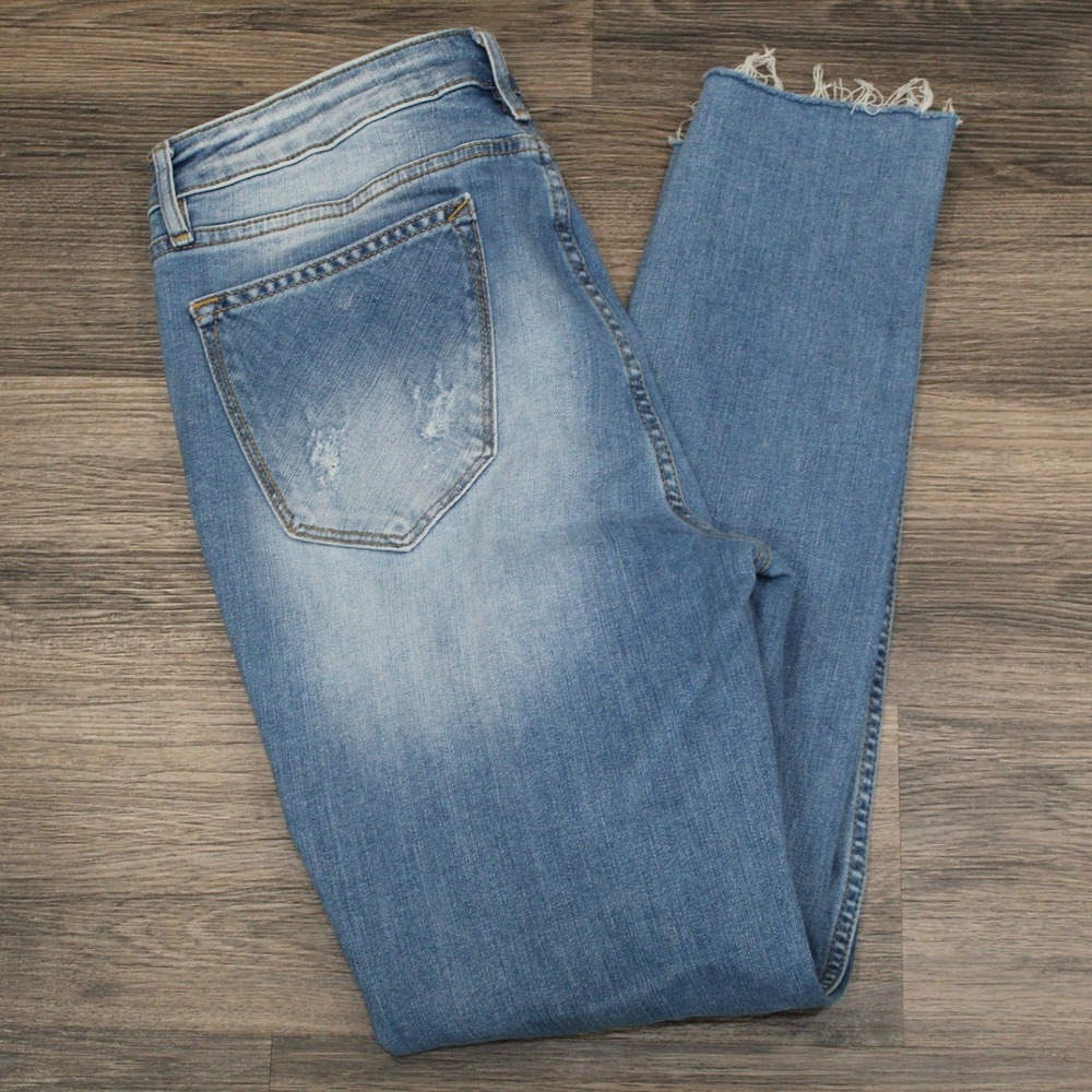 Vigoss Thompson Tomboy Jeans Size 30 Distressed Frayed Hem Light Wash Denim